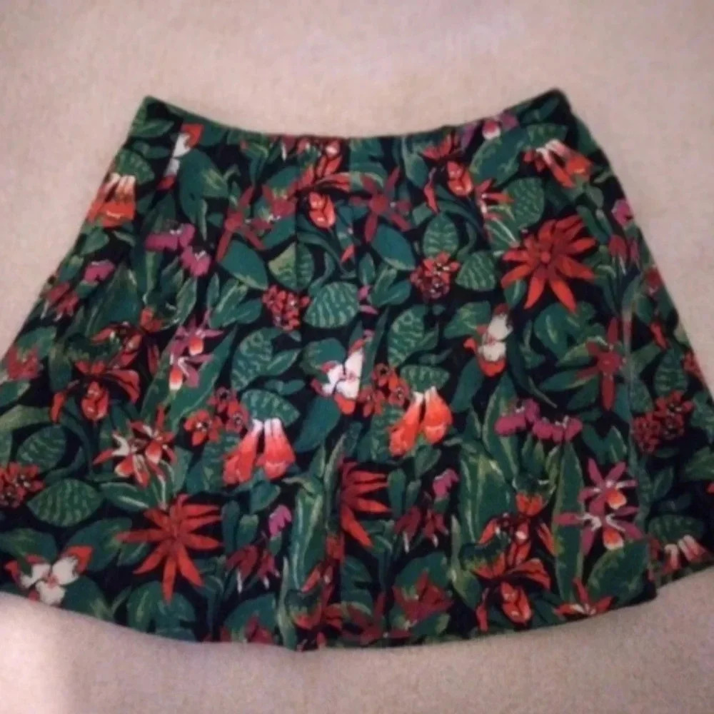 ZARA floral mini skirt X-small like new